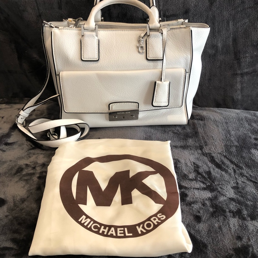 Handbags.  Closet update in progress👛👜